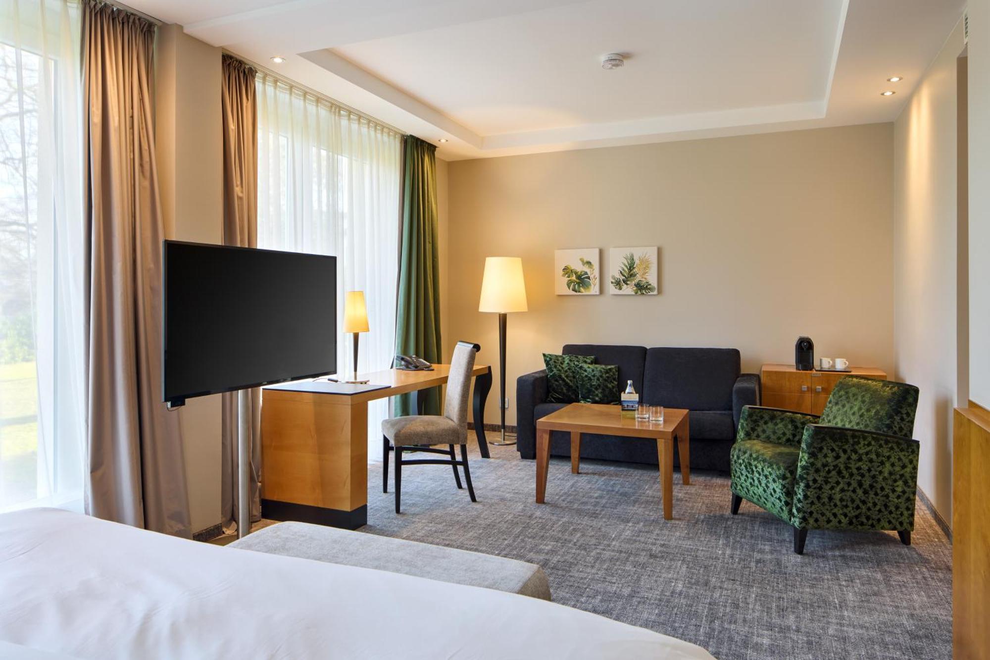 Western Premier Park & Hotel