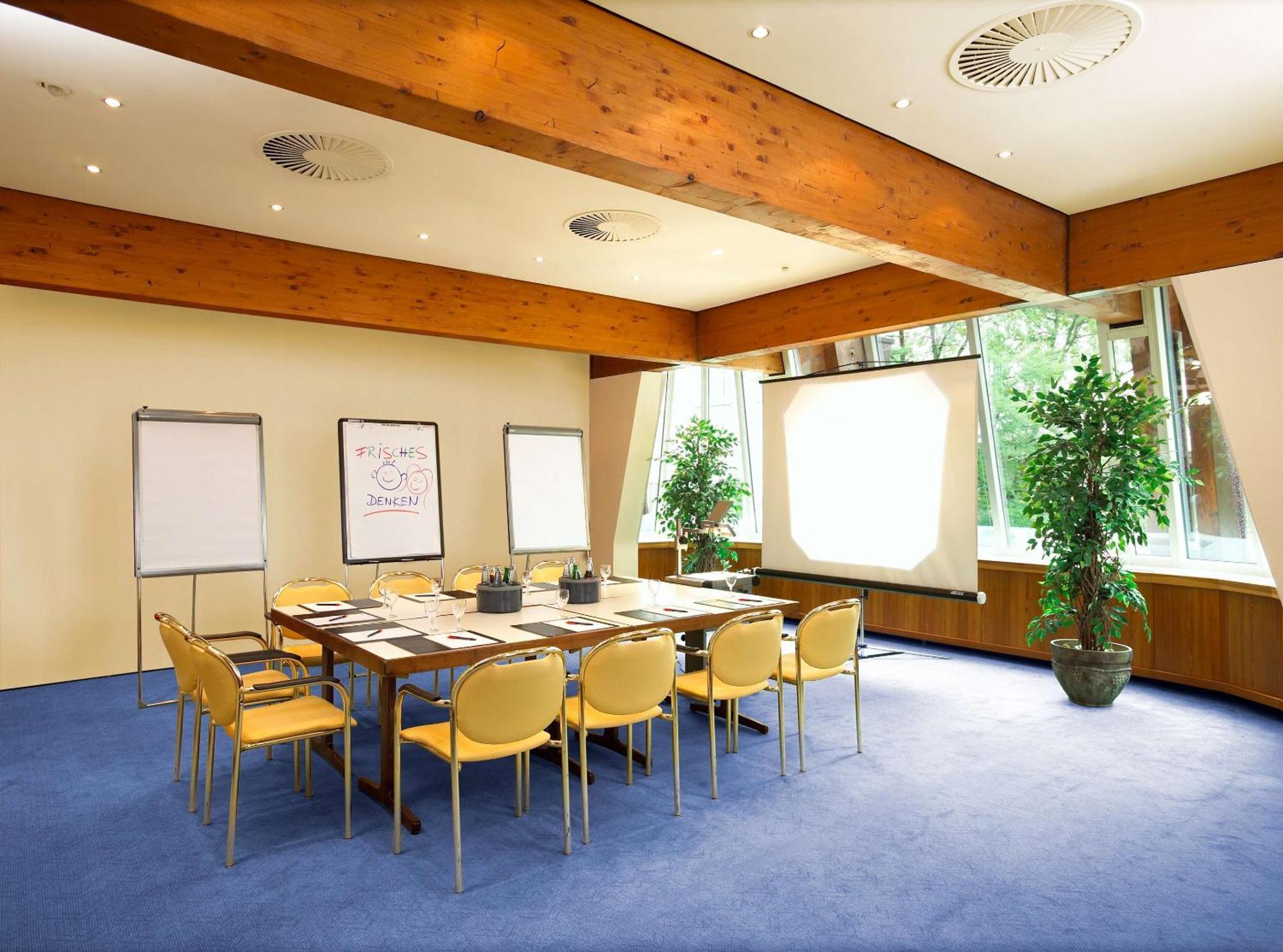 Western Premier Park & Hotel 4*